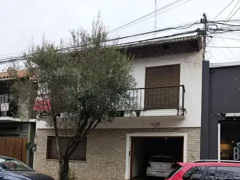 Exc Casa 5 dorm vta gge/jard/esc/play room Rivadavia 324