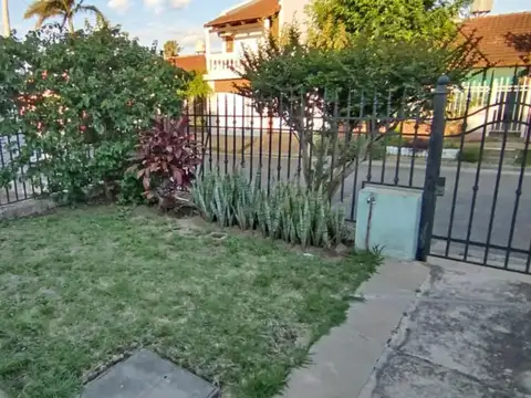 En Venta! Casa 2 Dorm. - Muy Buena Zona!!