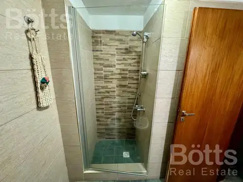 Casa en Alquiler con 2 cocheras