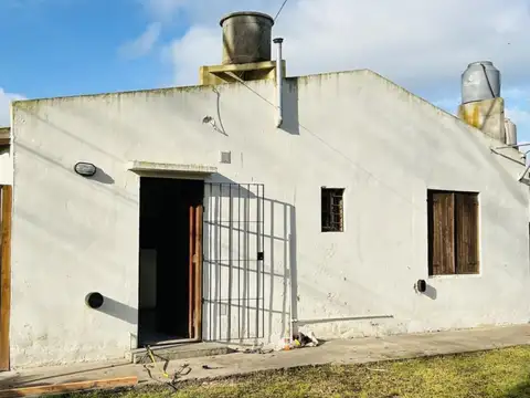 Venta 2 Viviendas en Amplio Lote. Zona Alfar