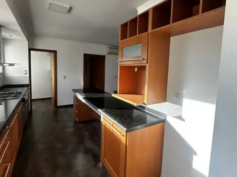 Departamento en Alquiler con 2 cocheras