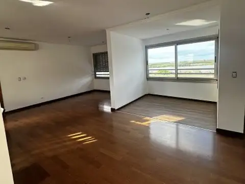 Departamento 8 ambientes con 3 baños