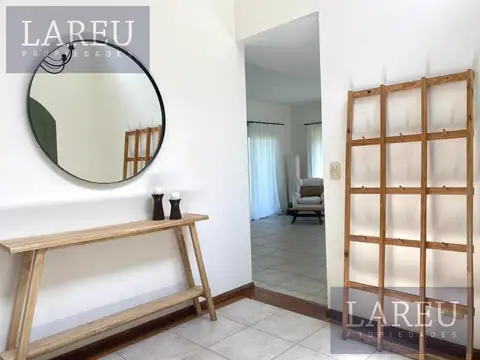 Casa 6 ambientes con 5 baños