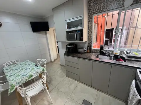 Casa 4 ambientes con 2 baños