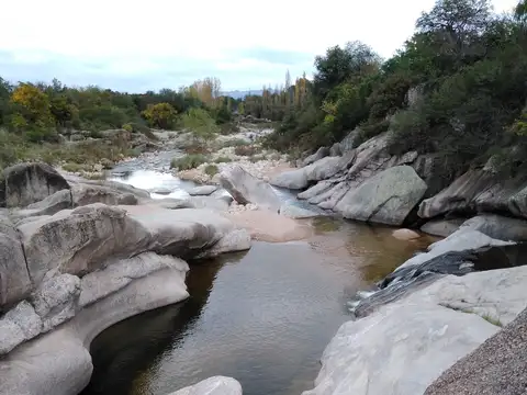 Excelente campo con costa de arroyo en Nono, Traslasierra, Cordoba