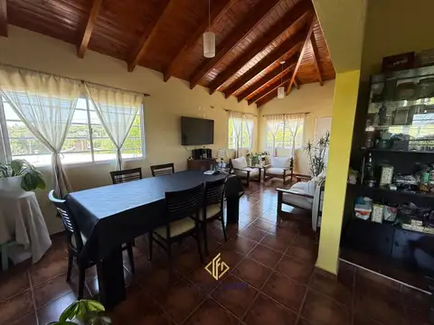 Casa 5 ambientes con 2 baños
