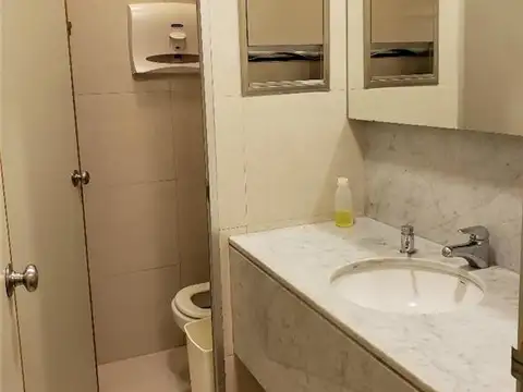 Oficina en Venta con 5 cocheras