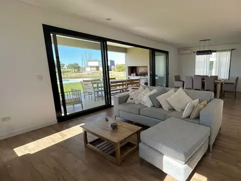 CASA EN VENTA EN ALQUILER EN EL CANTON NORTE - ESCOBAR