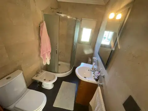 Casa 4 ambientes con 3 baños