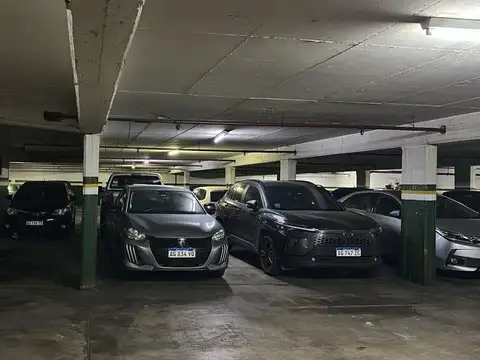 Cochera Amplia y Cubierta - Zona de Universidades UADE- UAI