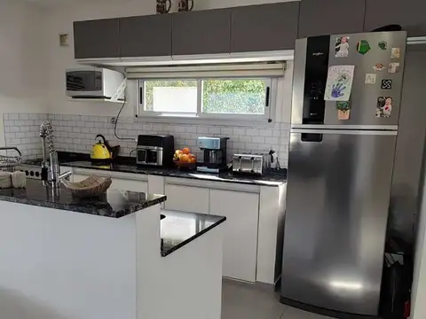 Casa Chalet  en Venta en Santa Elena, Pilar del Este, Pilar