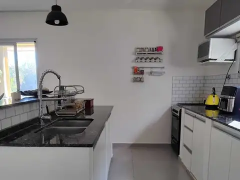 Casa en venta en Santa Elena, 4 dormitorios, Pilar del Este 100