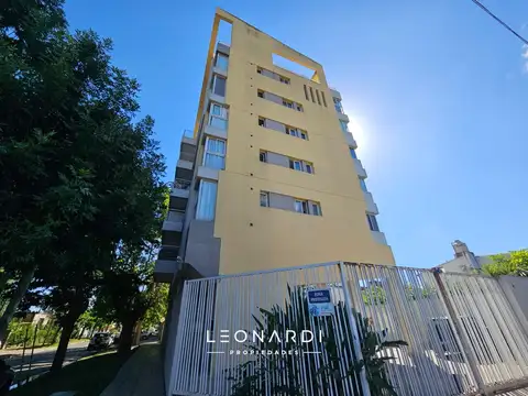 Departamento con cochera en alquiler