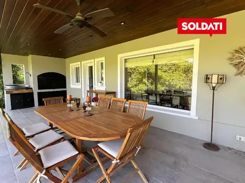 Casa 4 ambientes con 2 baños