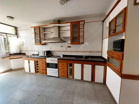 Casa Estudio en la Quinta Seccion de estilo 2Dorm + Dep