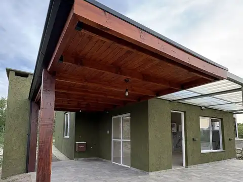 Casa Santa Rosa de Calamuchita a pocas cuadras del río