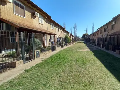 VENTA DUPLEX DOS DORMITORIOS  BARRIO LAS PALMAS