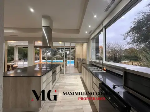 Casa en Alquiler con 1 cochera