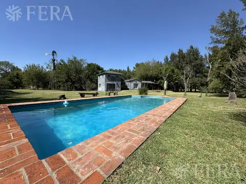 Venta de Casa Quinta con piscina en Estancia Las Malvinas