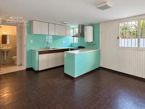 Casa en Alquiler con 2 cocheras