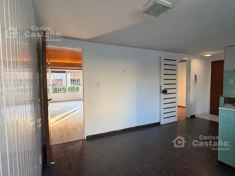 Casa en Alquiler con 2 cocheras