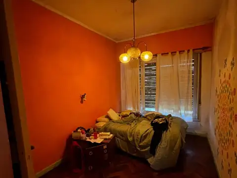 GRAN CASA ANTIGUA EN ESQUINA DE RANELAGH U$S 200.000.-