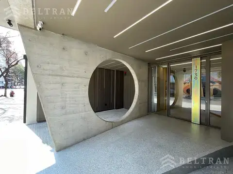 Dorrego al 1700. Local apto uso oficina