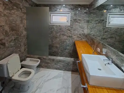 Casa en Venta con 4 cocheras