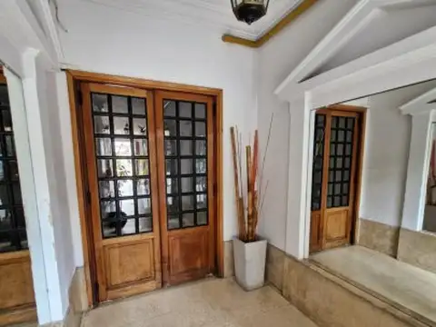 Sarmiento al 1200 (Departamento de pasillo 3 dormitorios C/Terraza Exclusiva)