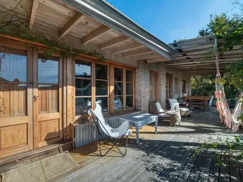 Casa 7 ambientes con 3 baños