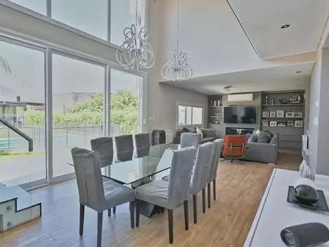 Casa en venta de 3 dormitorios con pileta frente a Rosario Golf Club 