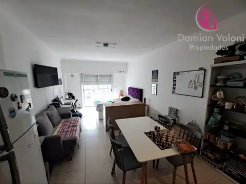 AMPLIO Y MUY LUMINOSO MONOAMBIENTE CON BALCÓN AL CONTRAFRENTE