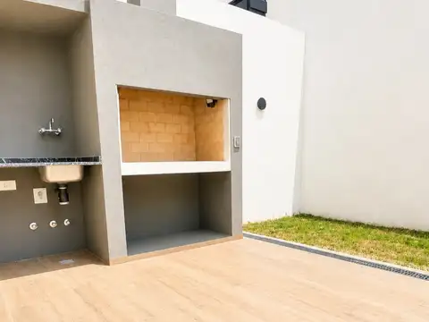 Casa 4 ambientes con 2 baños