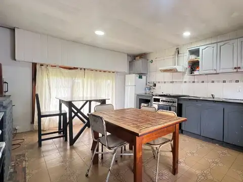 Casa 4 ambientes con 2 baños