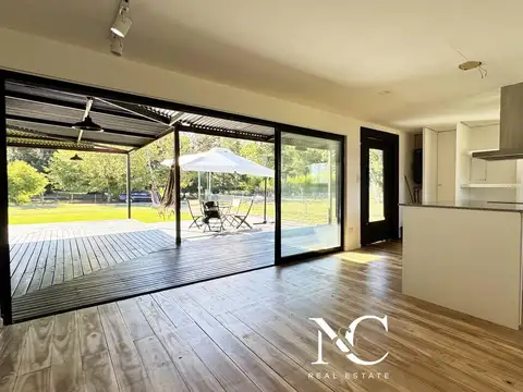 Casa 4 ambientes con 2 baños