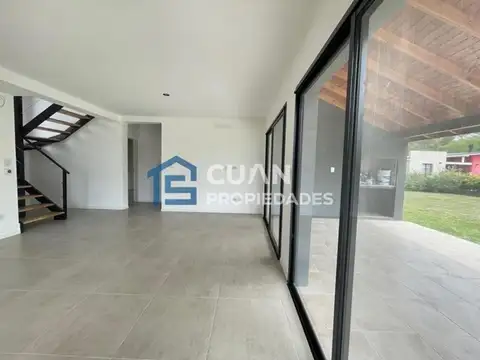 Casa 4 ambientes con 2 baños