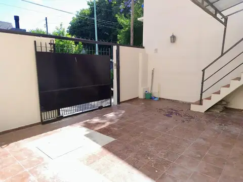 ALQUILER PH 4 AMB/PLANTA BAJA CON COCHERA  TURDERA