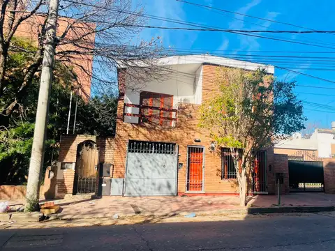 VENTA CASA 2 DORM + DEPTO 2 DORM ALTO ALBERDI CBA