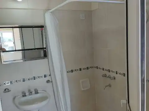 Casa 8 ambientes con 1 baño