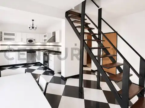Venta Casa 6 Ambientes sobre Lote de 600 m² | Pileta | Garage para 3 Autos | A 1