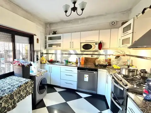 Casa 6 ambientes con 3 baños
