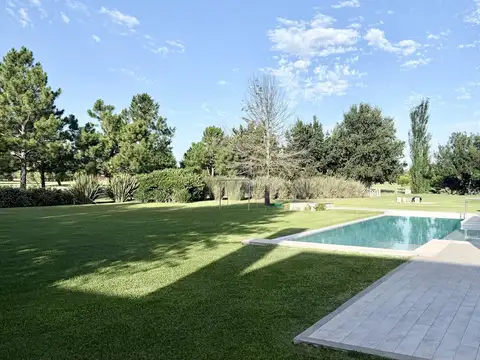 Casa con pileta y cuatro dormitorios en alquiler temporario durante enero en La Rinconada, Ibarlucea