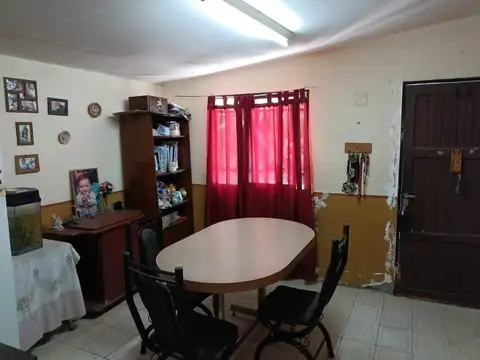 Casa 5 ambientes con 1 baño