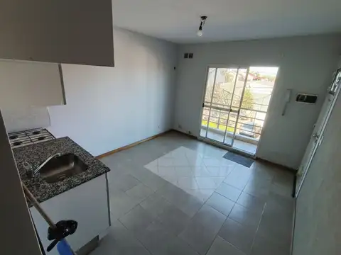 VENTA depto 2/3 amb / balcon frontal / patio