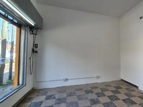 Local en Alquiler en Villa Lynch, $ 530.000