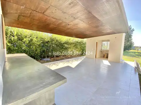 Casa en Alquiler con 3 cocheras