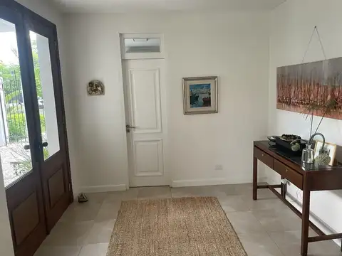 Casa 6 ambientes con 2 baños