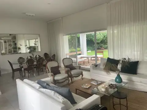 Casa en Alquiler Temporal con 1 cochera