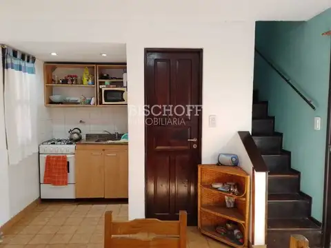 DUPLEX DE 2 AMBIENTES Y MEDIO, CON PATIO Y PARRILLA A 100 MTRS DEL MAR