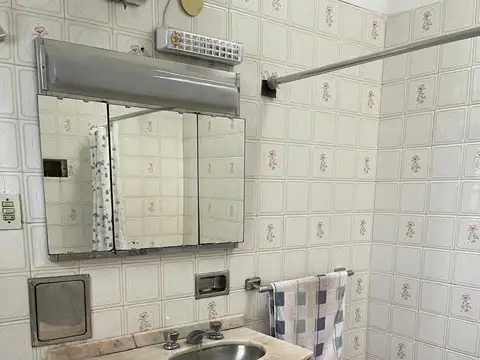 Casa 5 ambientes con 4 baños